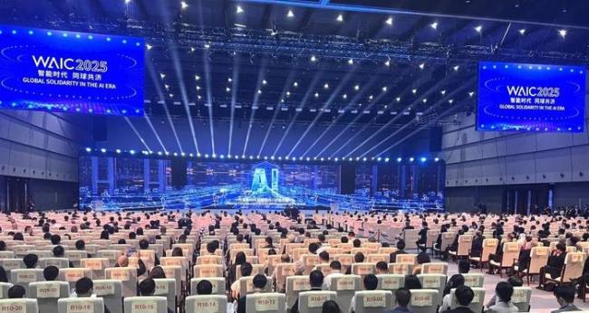 “AI教父”辛顿谈AI安全 呼吁国际合作训练AI向善