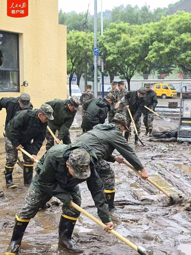 抢险救援一线人民子弟兵来了
