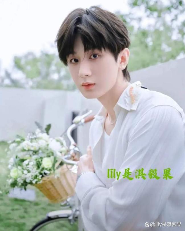 成毅新歌致意抗战奏效80周年 根正苗红传递正能量