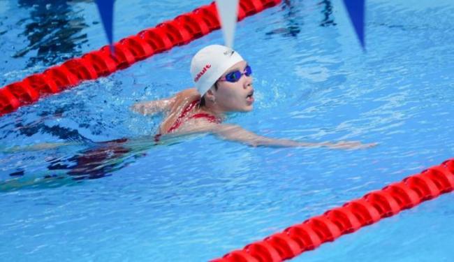 萬樂天奪得女子50米仰泳銅牌 時隔8年再登領獎臺