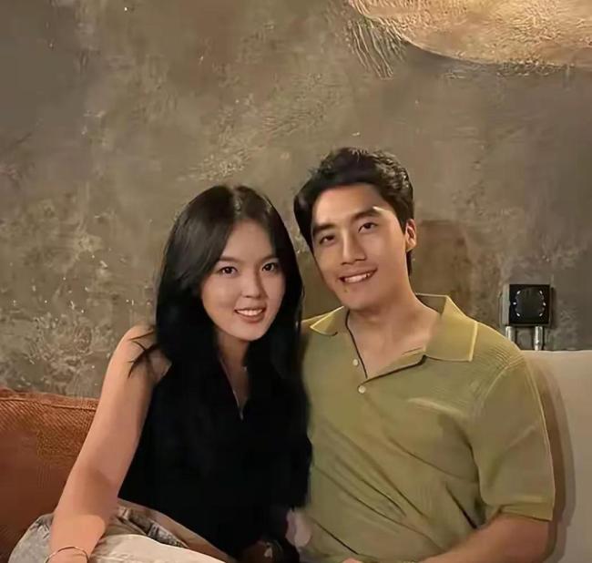 李咏女儿恋情 幸福晒照引热议