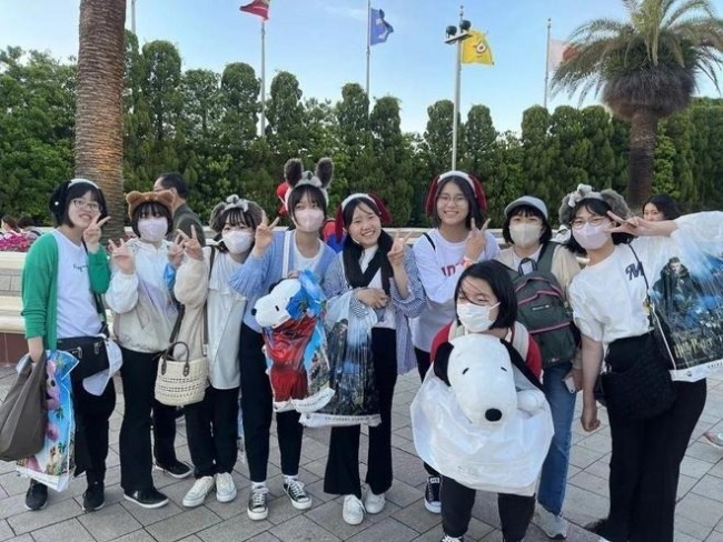 中国研学团在日被美国人打
