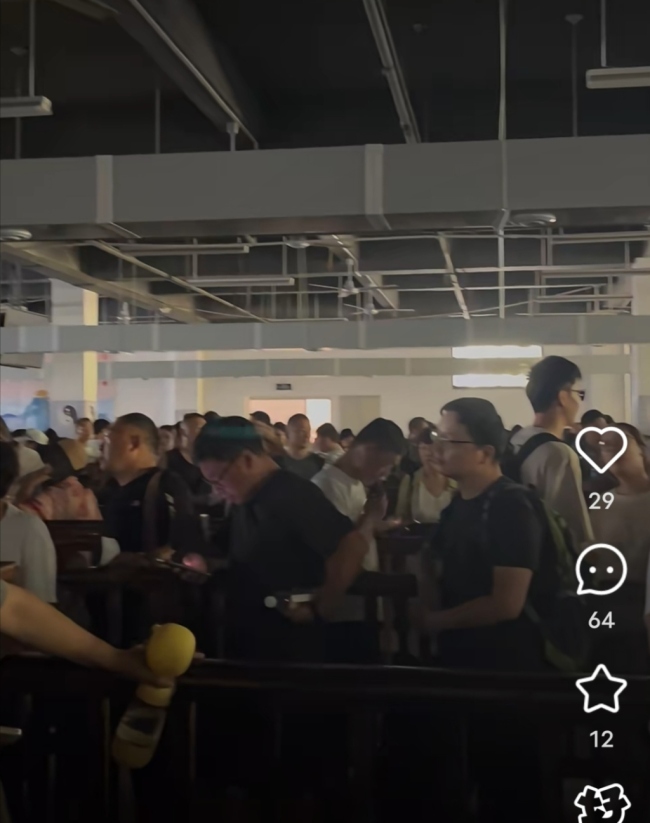 河南老君山突发停电致游客被困缆车 景区应急响应受质疑
