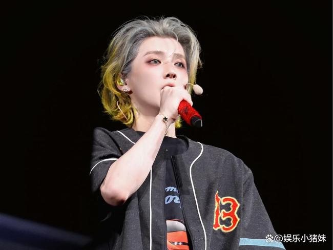鹿晗演唱會自拍airdrop給所有人 芳華回想共識