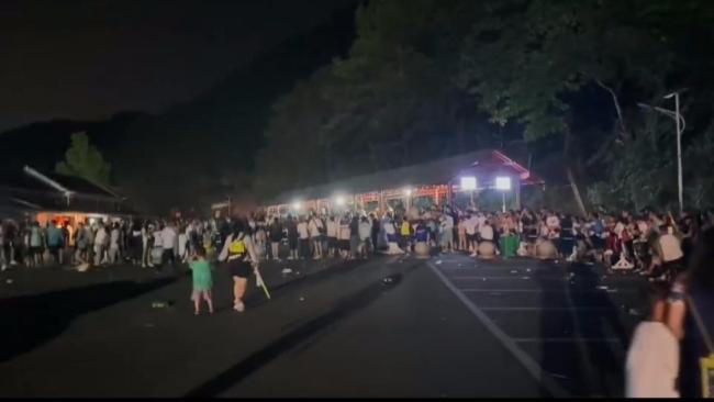 漂流景區(qū)很多游客停留至深夜 服務(wù)辦理受質(zhì)疑