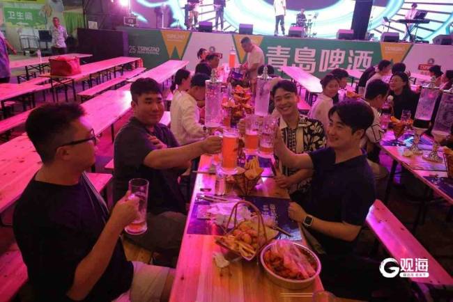 万名韩国游客游青岛啤酒节 中韩文化交流新桥梁