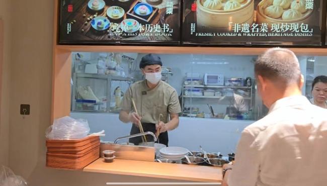 长沙一饭店只招35岁以上员工，老板回应