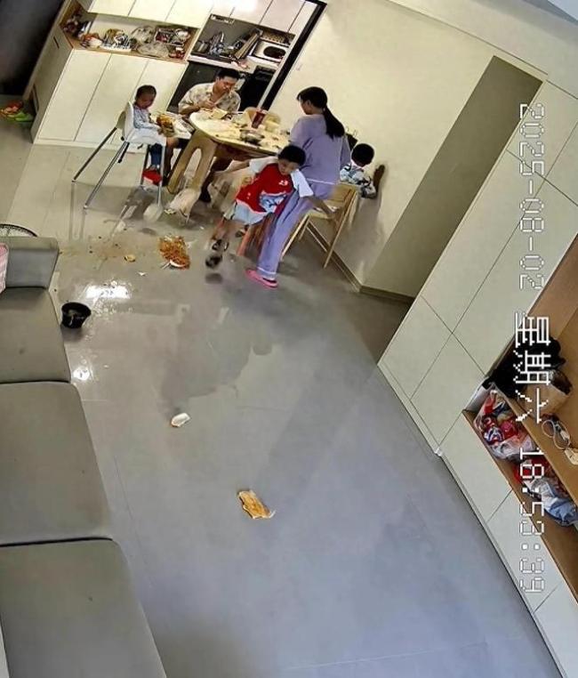 崩溃掀桌妻子已回娘家：他还要打我