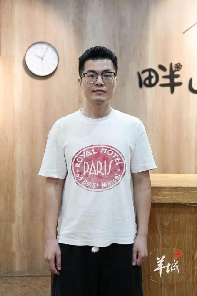 山洪突至退役军人带儿子救人 逆流而上显担当