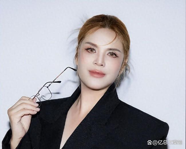 那艺娜“假唱”风波后真的退票了 争议与诚意并存