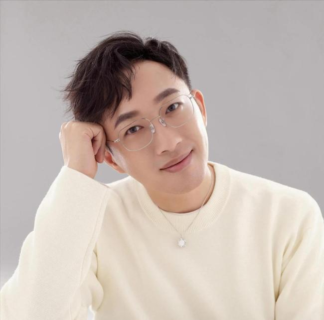 黄一鸣力挺赵露思 娱乐圈资本博弈真相