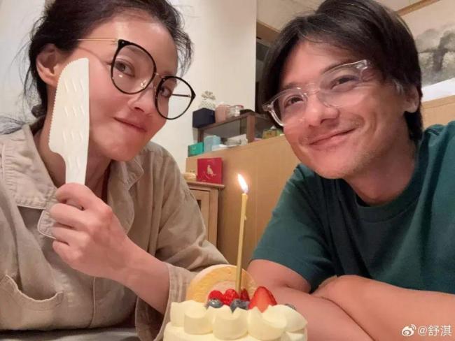 舒淇发文为51岁冯德伦庆生 甜蜜日常似情人节