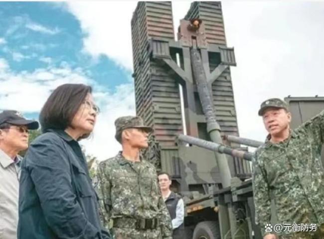 专家：中美双方各让一步维持关系稳定 避免历史悲剧重演