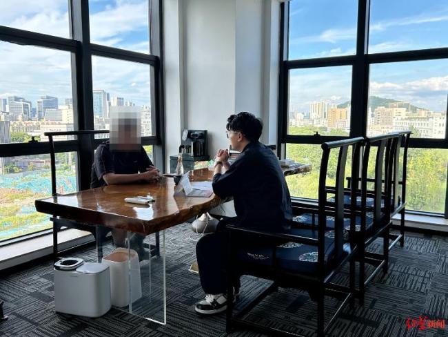 在“假装上班公司”假装上班