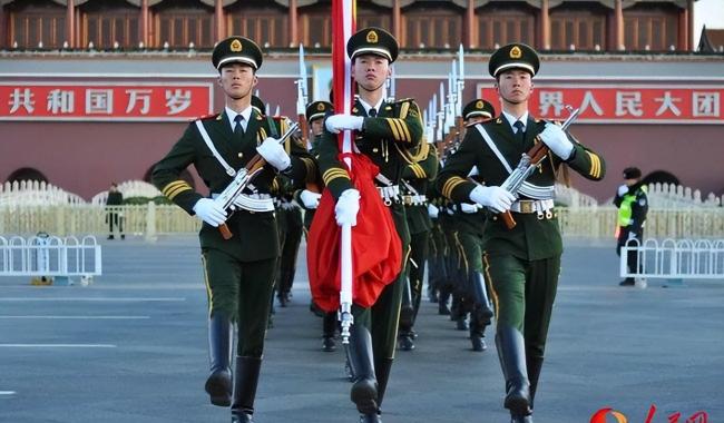 9·3阅兵彩排画面：三军仪仗队换装 新枪亮相换新颜