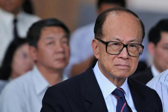 李嘉诚，这次嗅到了危险 资产大撤退引发猜测