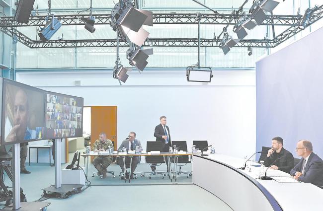 欧乌给美俄峰会提条件 欧洲急摸底特朗普立场