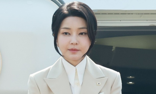 韩国前第一夫人接受传唤调查 宪政史首次夫妇同被捕
