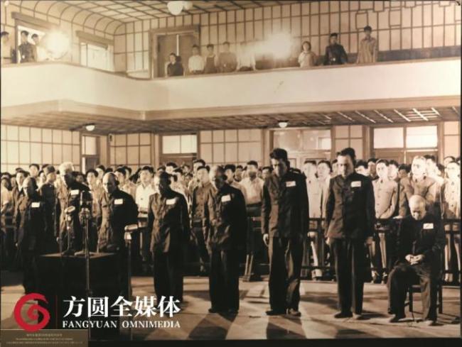 日本战犯痛哭流涕跪地认罪 正义审判的历史回响