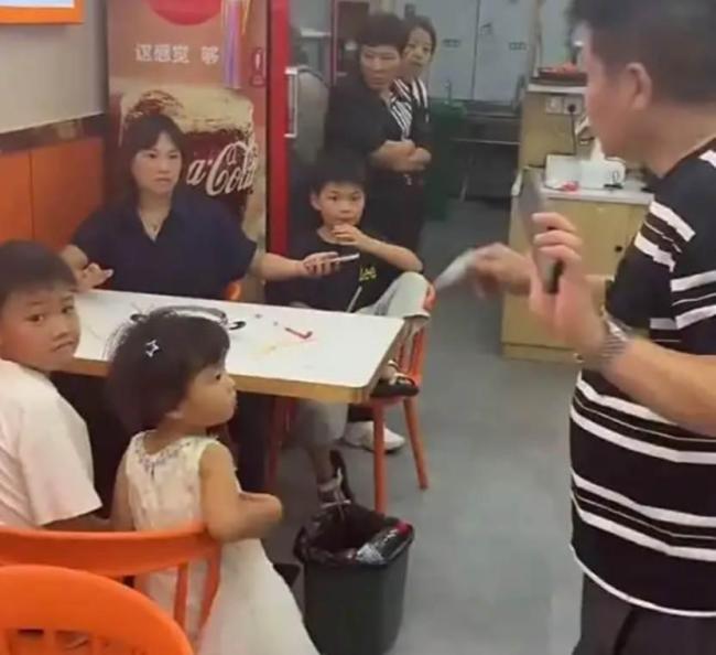 续面事件老板回应店面700余条差评