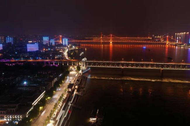 高鐵列車過長江，要用幾分鐘？