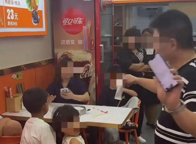 续面女顾客称和面馆老板不再和解