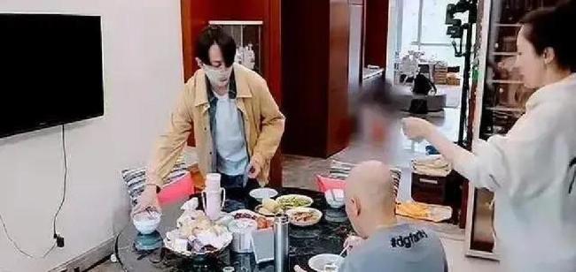 媒体评董璇再婚：多给自我留光亮 46岁再婚的浮现选拔