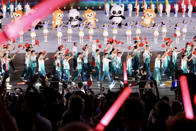 2025年8月7日，成都世運會開幕式，中國代表團在歡呼聲中入場。