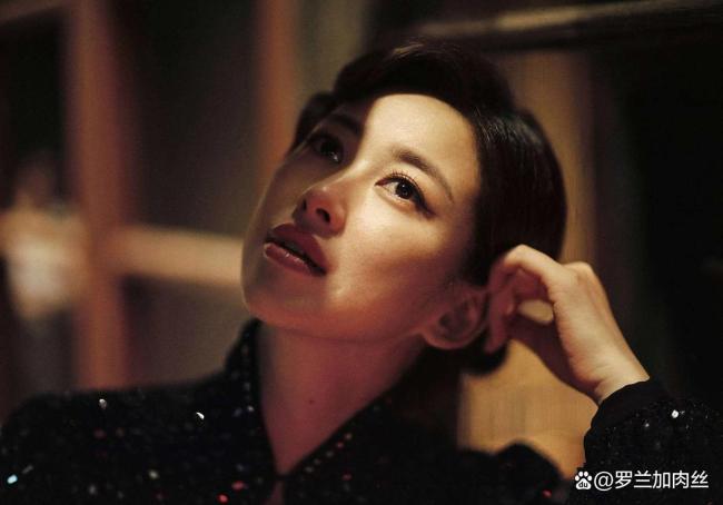 这张脸就该穿旗袍!朱珠身穿新中式旗袍一颦一笑韵味十足