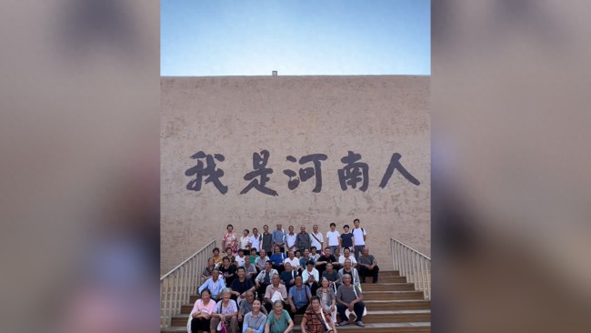 李福貴帶46名老人走出大山去旅游：直到送到家的最后一刻，才放松下來