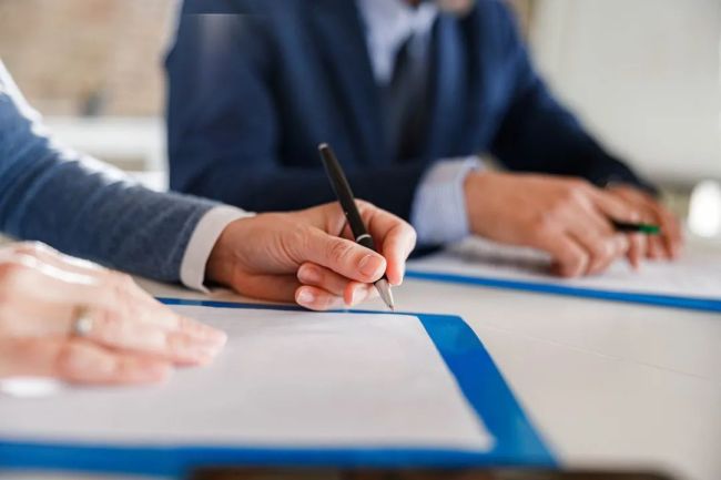 隱瞞給間諜當(dāng)"線人"過往欲"上岸"？倒在審查這關(guān)