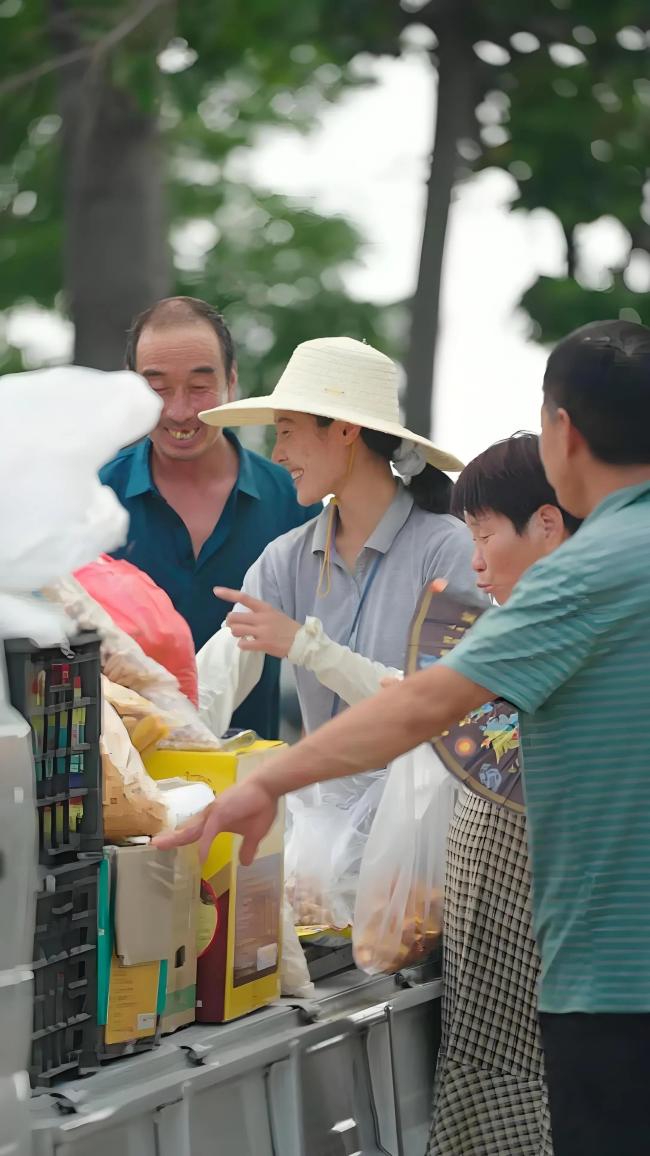李福贵带46名老人去旅行：圆了老人们“看世界”的梦想