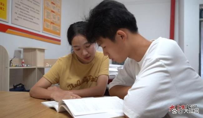 江西少年要带着爸爸上大学 孝心与梦想同行