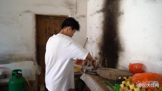 江西少年要带着爸爸上大学 孝心与梦想同行