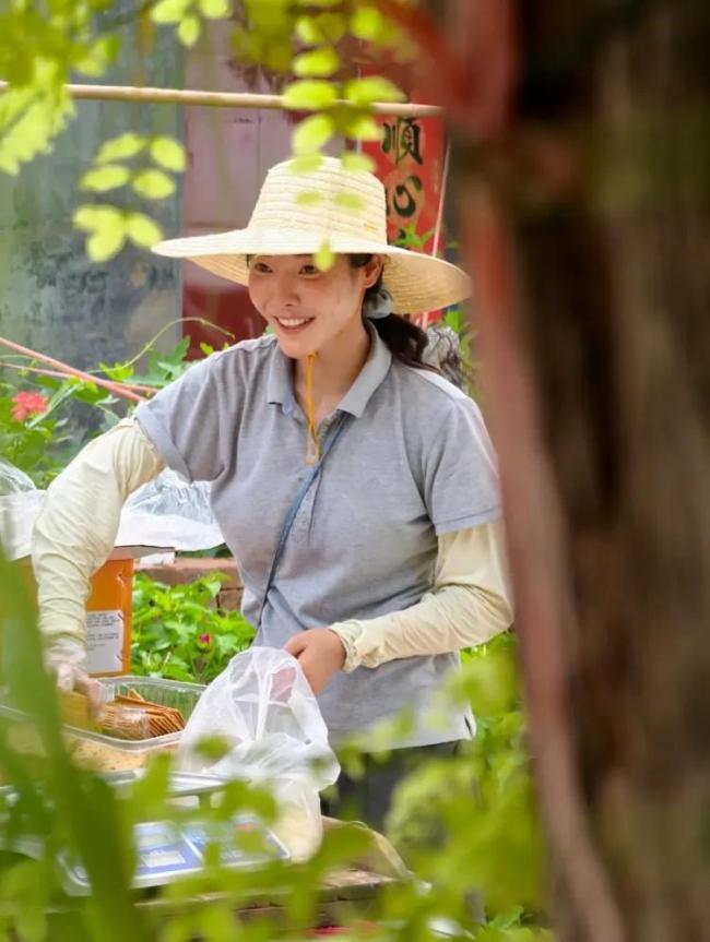 媒体评李福贵带老人走出大山