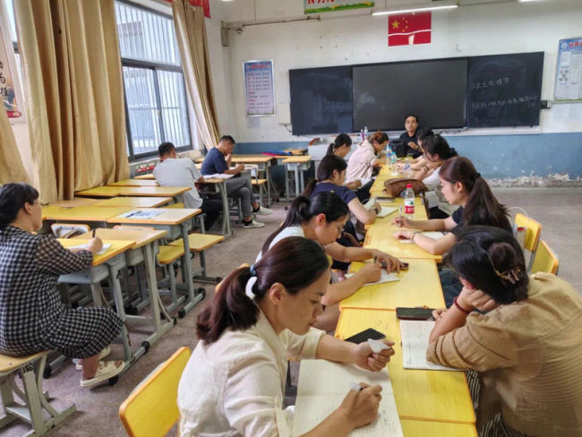 山东临沂多名初中教师被通知教高中，小学老师去教高中了