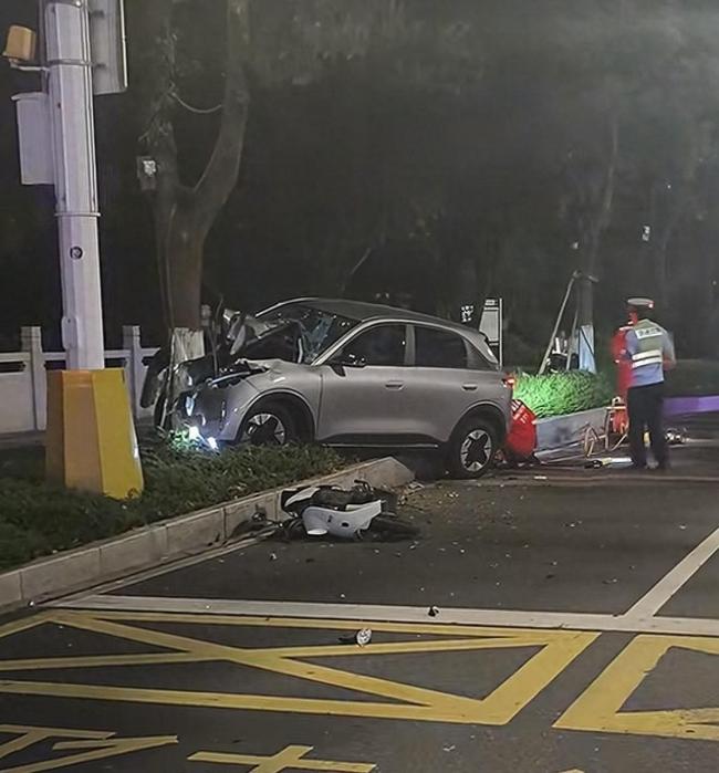 代驾司机撞死2女生？殡仪馆称接到遗体