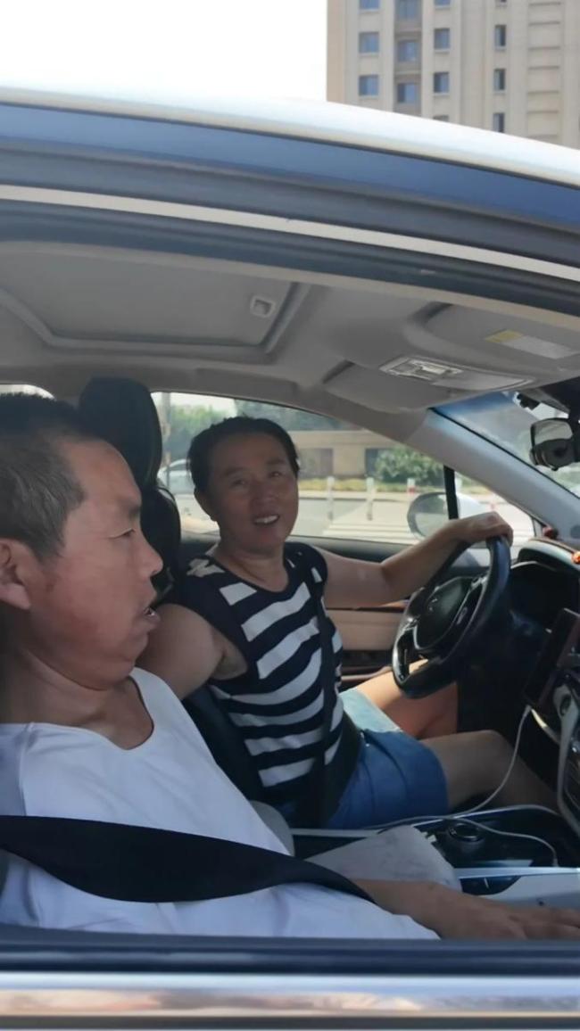 这辆网约车少了一个座 爱的陪伴