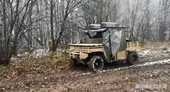 朝鲜士兵发射炮弹摧毁乌军装甲车 勇气与牺牲铸就战场传奇