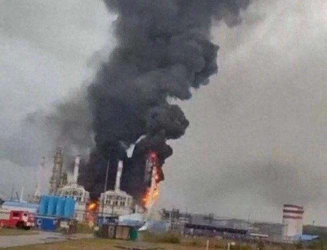 俄羅斯烏斯季盧加港遭無(wú)人機(jī)襲擊！