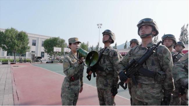 走近装备方队中唯一的“女教头” 铿锵玫瑰的阅兵梦