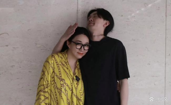 马薇薇和男友合照