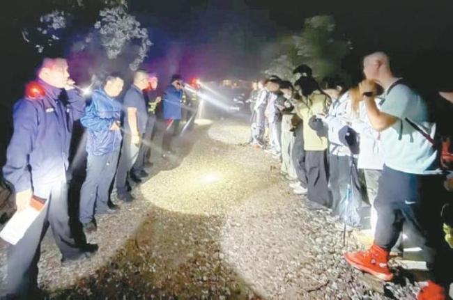 男子恢复秦岭非法穿越导航架被查处