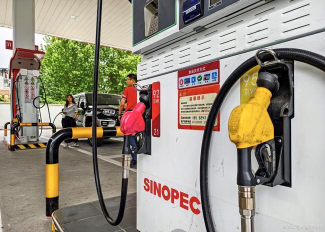 车主先别急着加油！油价或大降 二连跌来袭