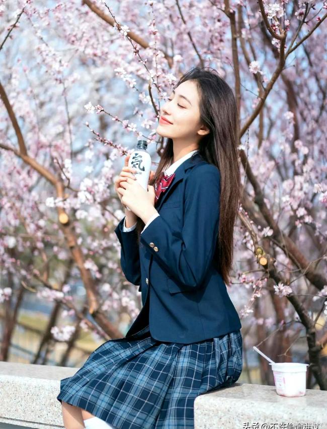 沈阳音乐学院校花冯言彦美貌惊艳全网 网友惊叹:美到让人怀疑人生！