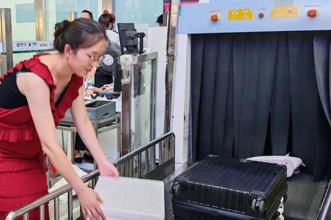 实拍！高铁和渔船同框瞬间，绝了！