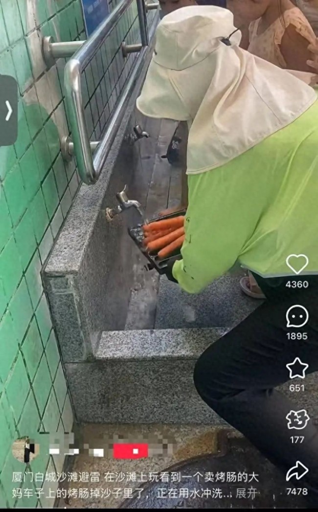 当地回应摊贩在洗脚池冲洗烤肠 官方已介入调查!