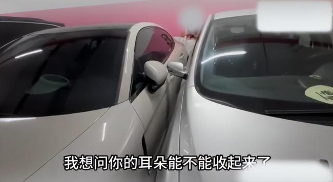 保时捷女车主一车占两位反教育旁车车主 素质何在？