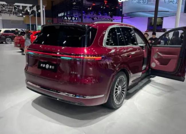 车展实拍全新问界M7 家族设计与双动力系统亮相