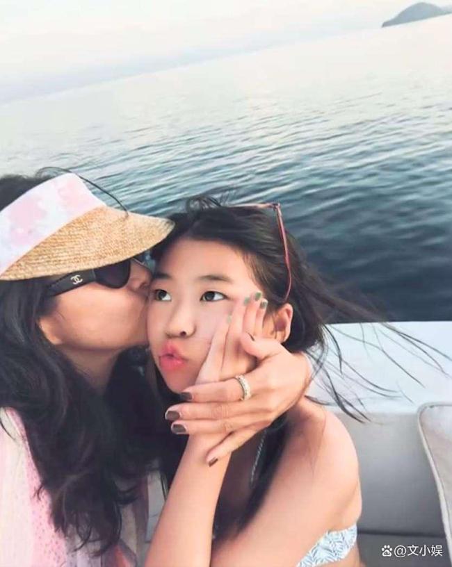 章子怡七夕晒与儿女旅行日常 温馨同框